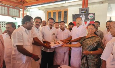 அண்ணா தொழிற்சங்க ஆட்டோ  ஸ்டேண்ட்டை முன்னாள் அமைச்சர்கள் தங்கமணி, சரோஜா ஆகியோர்  திறந்துவைத்தனர்.