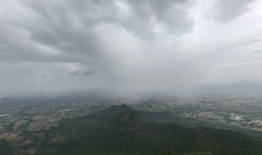 வீடு வீடாக சென்று  2024- 2025-ம் ஆண்டிற்க்கான முதலாவது வகுப்பு மாணவ மாணவிகளை மாலை அணிவித்து அழைத்து வந்து சிறப்பிப்பு.