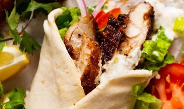 கல்லூரி மாணவி கொடுத்த பர்த்டே பார்ட்டியில் விஷமான சவர்மா...கடைக்கு சீல்?