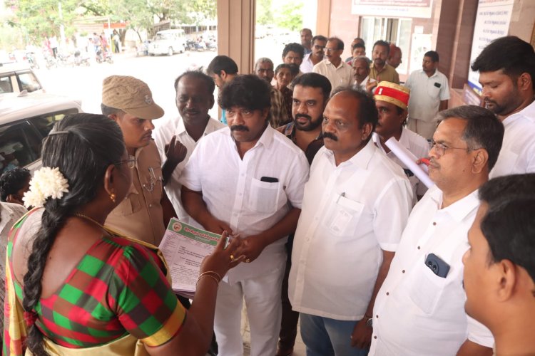 கல்விக் கடன் வழங்க சிறப்பு முகாம் அமைக்க மாவட்ட ஆட்சியரிடம் கோரிக்கை