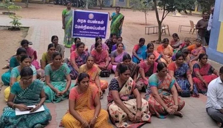 தலைமையாசிரியா் - ஆசிரியா்களிடையே மோதல் teacher | protest | rasipuram | GHschool