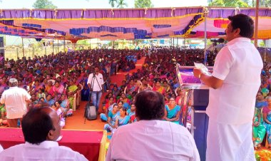 கொல்லிமலை மலைவாழ் பெண்கள் பாரம்பரிய கும்மியாட்டம் ஆடி திமுக நிர்வாகிகளுக்கு  உற்சாக வரவேற்பு