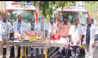 108 ஆம்புலன்ஸ் ஓட்டுனர்கள் கொண்டாடிய ஆயுத பூஜை