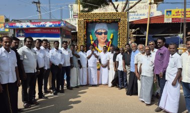 வள்ளியூரில் எம்ஜிஆர் நினைவு தினம்... முன்னாள் எம்பி மரியாதை