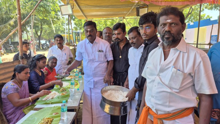 கூடங்குளத்தில்  ஐயப்ப பக்தர்களின் அன்னதானம்: முன்னாள் எம்பி தொடங்கி வைத்தார்