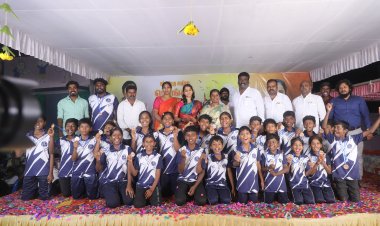 நெடுங்குன்றத்தில் சமத்துவ பொங்கல் கொண்டாட்டம்... 10,000 பேருக்கு பட்டுப்புடவை வழங்கிய பஞ்சாயத்து துணை தலைவி