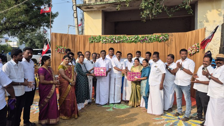 ராதாபுரம் அருகே கோலப் போட்டி... அதிமுக முன்னாள் எம்பி தொடங்கி வைத்தார்